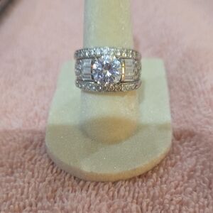 Stunning Sterling Silver Women's Ring with Sparkling Stones